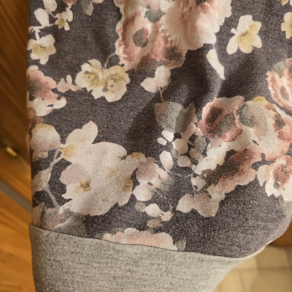 Floral Long Sleeve Top - Picture 4 of 4